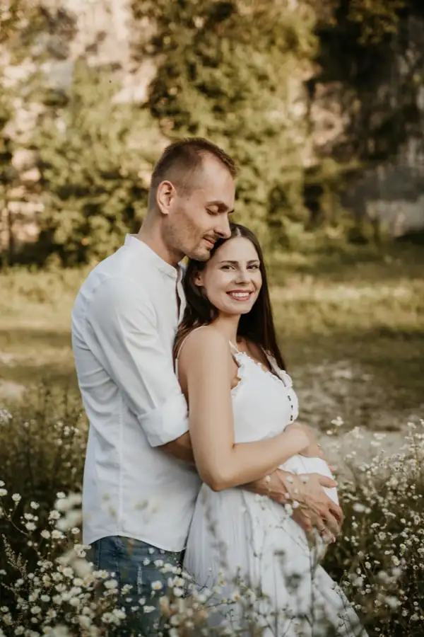 Sesja ciążowa w naturalnym stylu